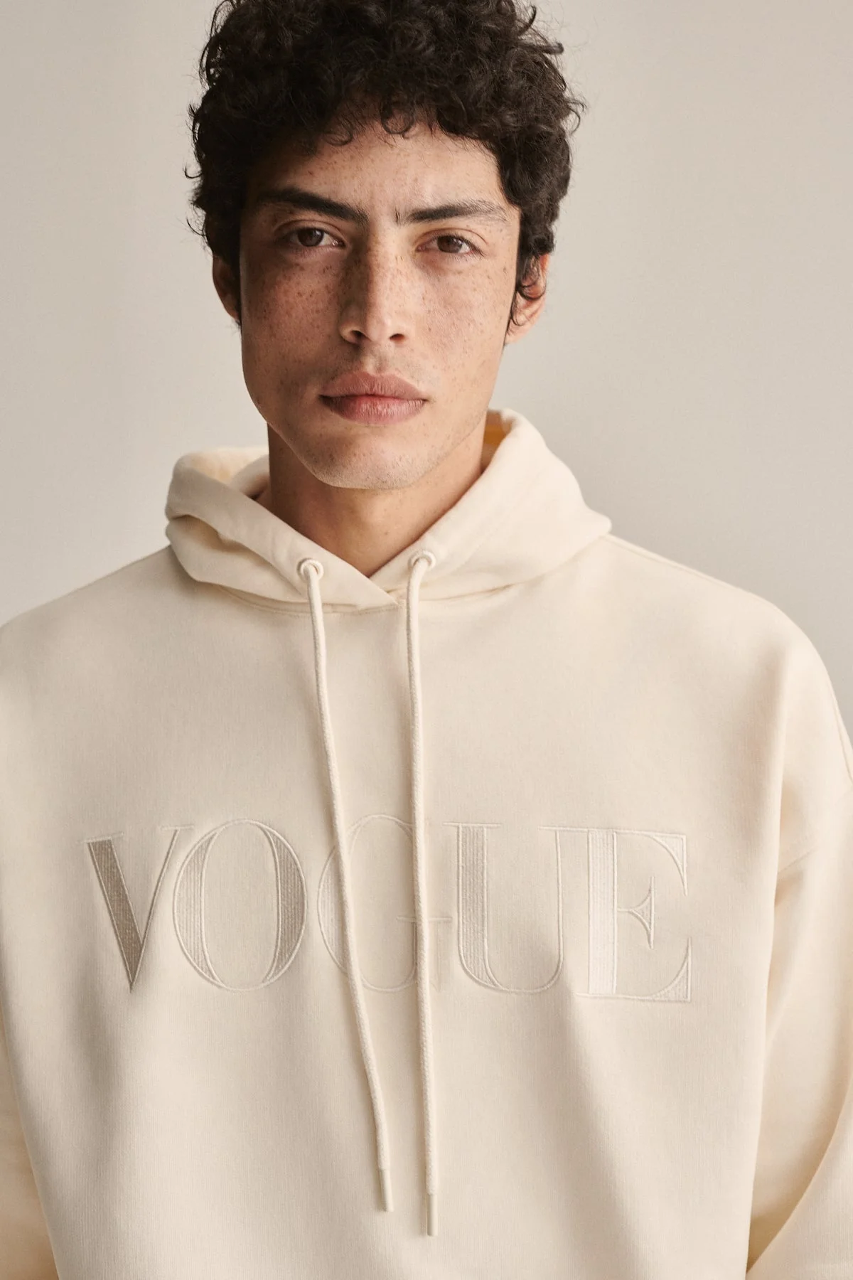VOGUE Hoodie Cream Tonal Embroidered Logo - Image 4
