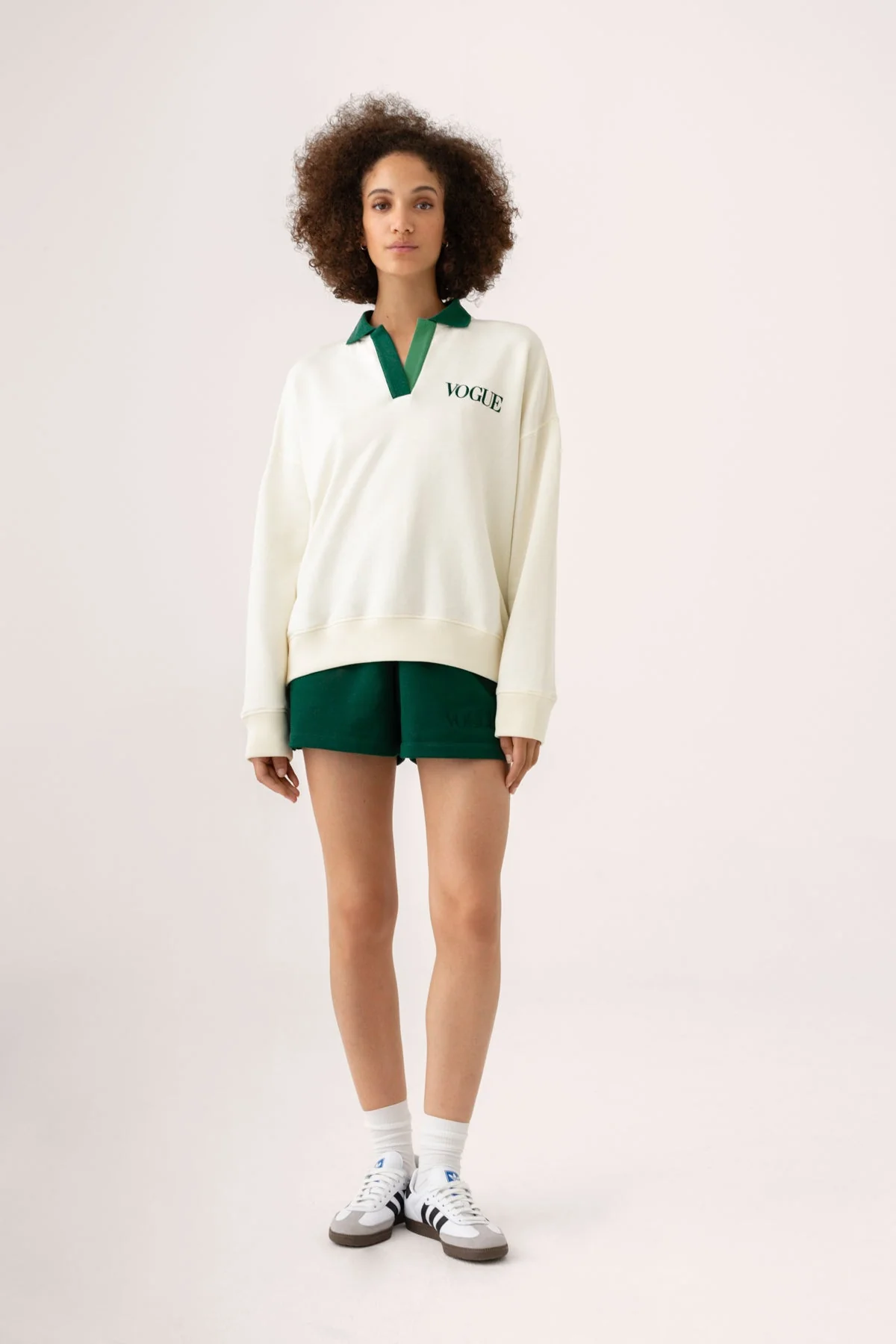 VOGUE Polo Sweatshirt Cream Contrast Green Collar - Image 5