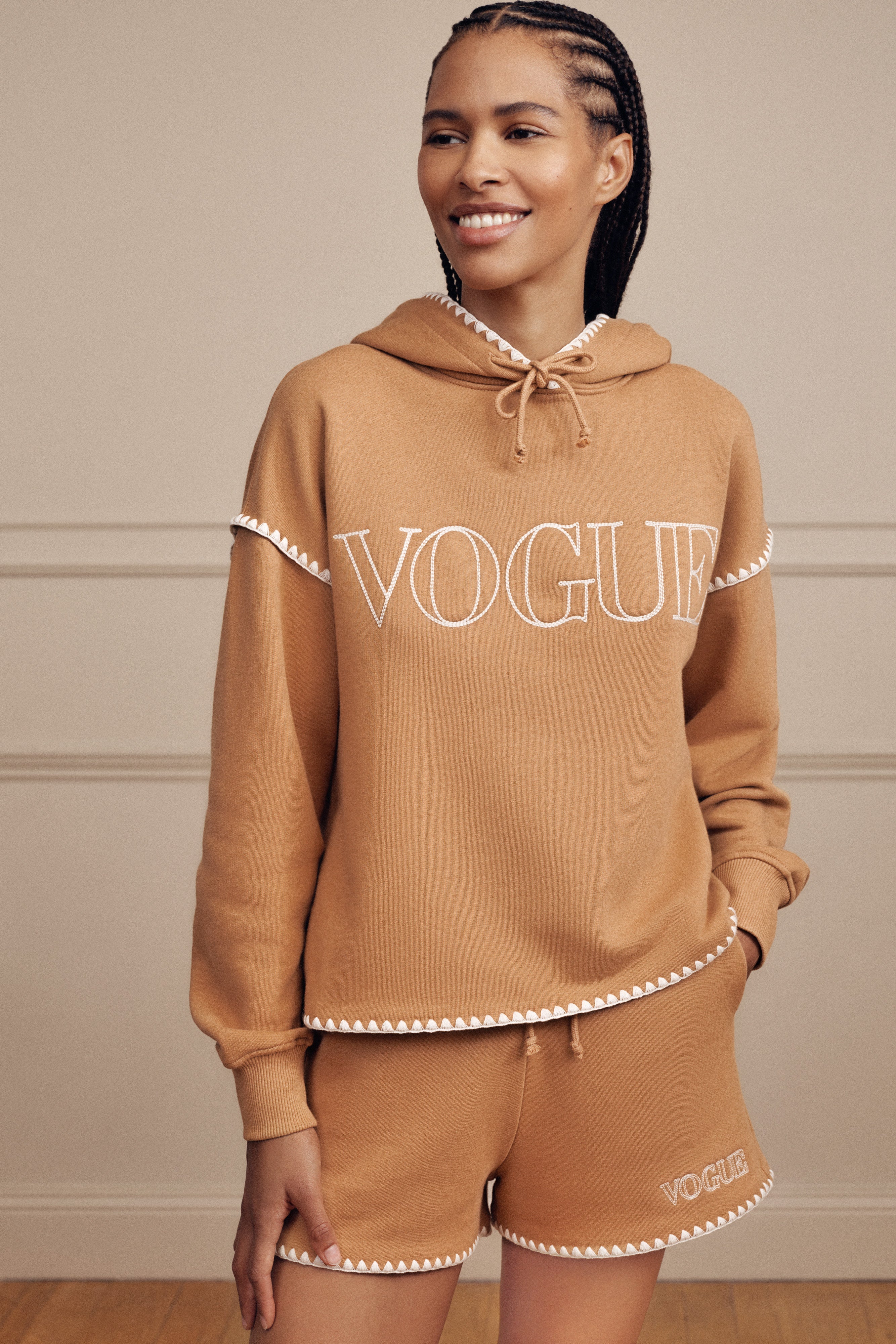 VOGUE Shorts Camel Embroidered Logo - Image 4