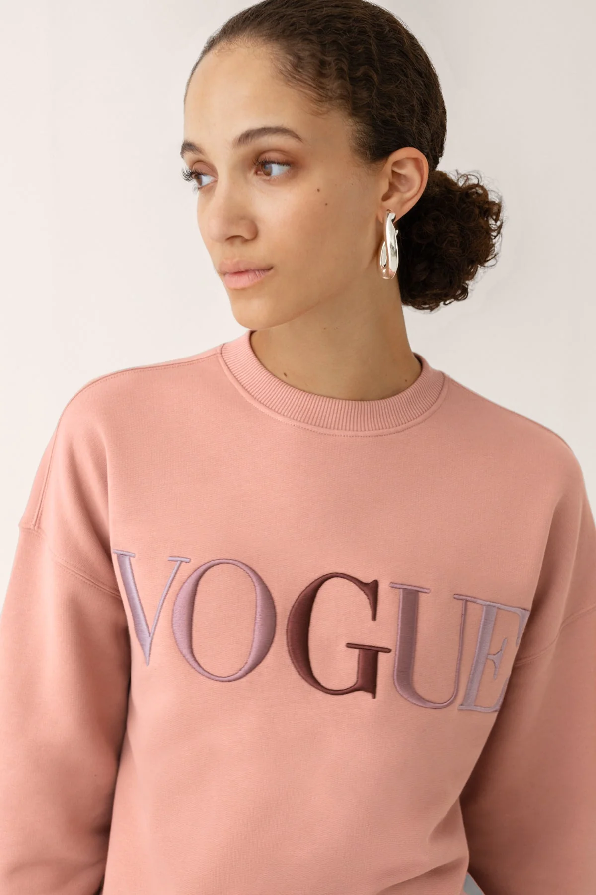 VOGUE Sweatshirt Ash Rose Embroidered Colorful Logo - Image 4
