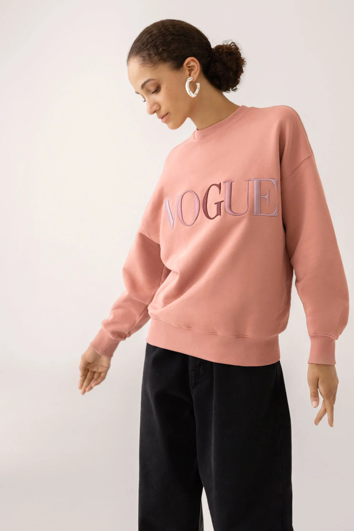 VOGUE Sweatshirt Ash Rose Embroidered Colorful Logo - Image 5