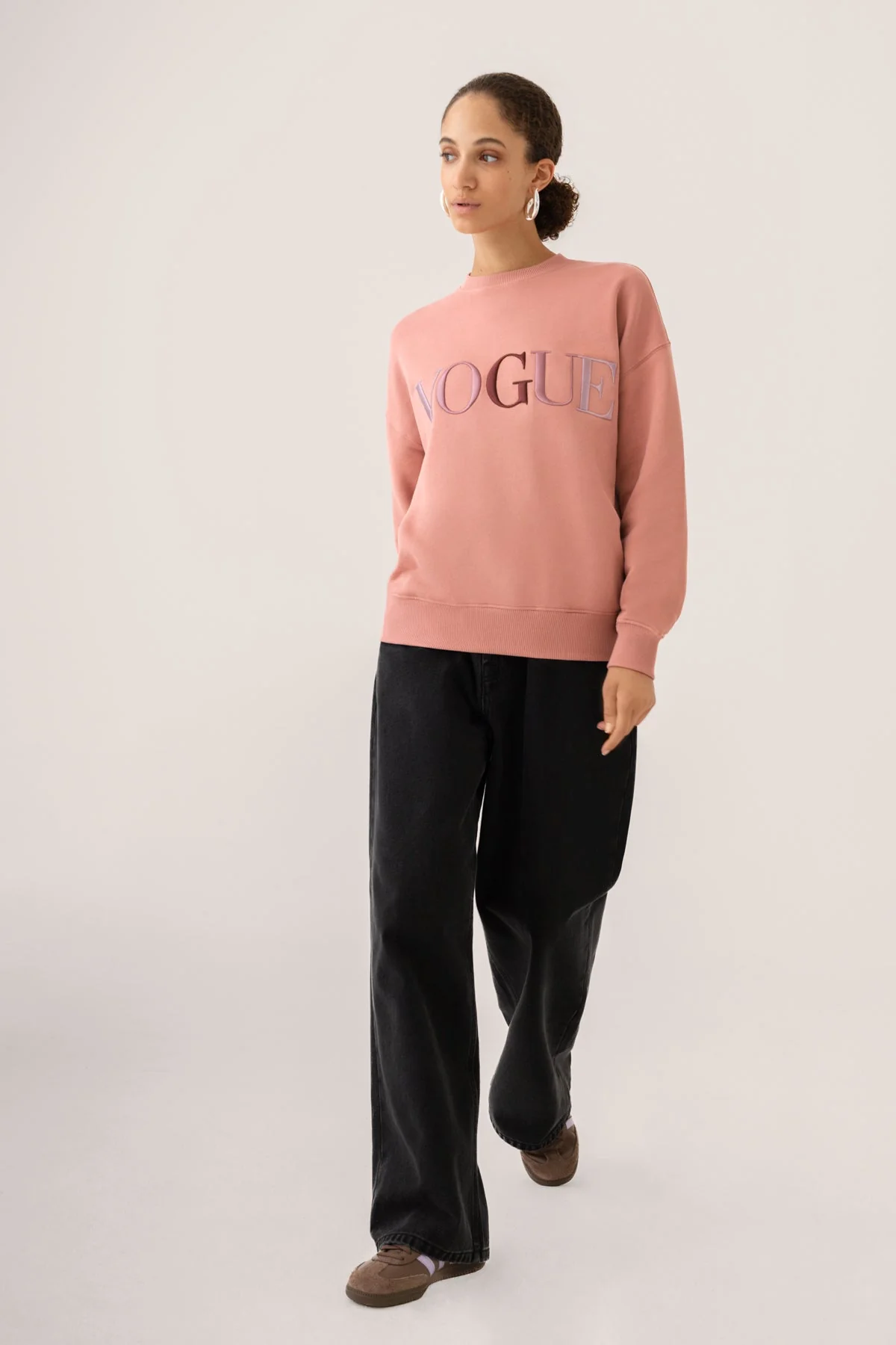 VOGUE Sweatshirt Ash Rose Embroidered Colorful Logo - Image 6