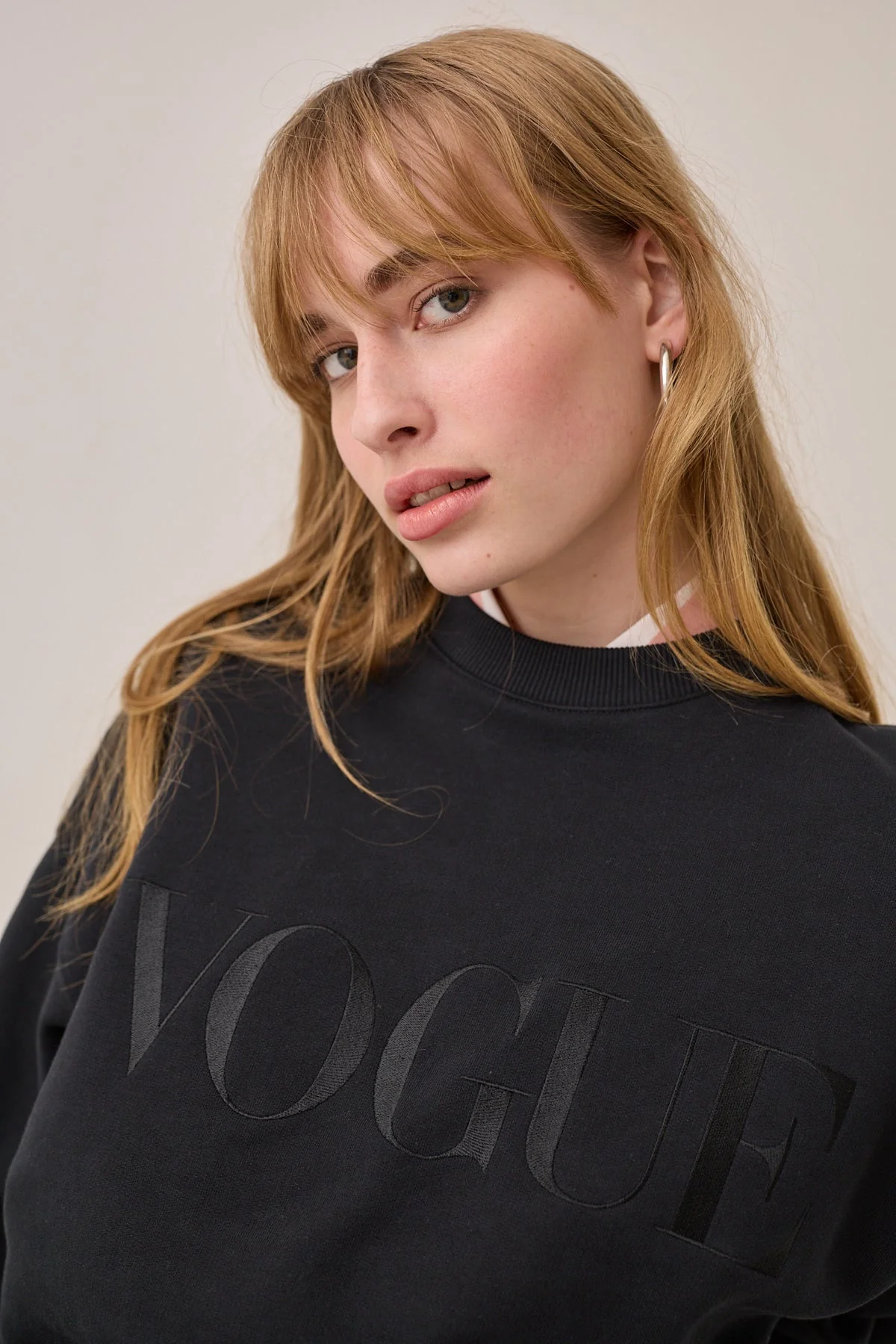 VOGUE Sweatshirt Black Embroidered Logo - Image 3