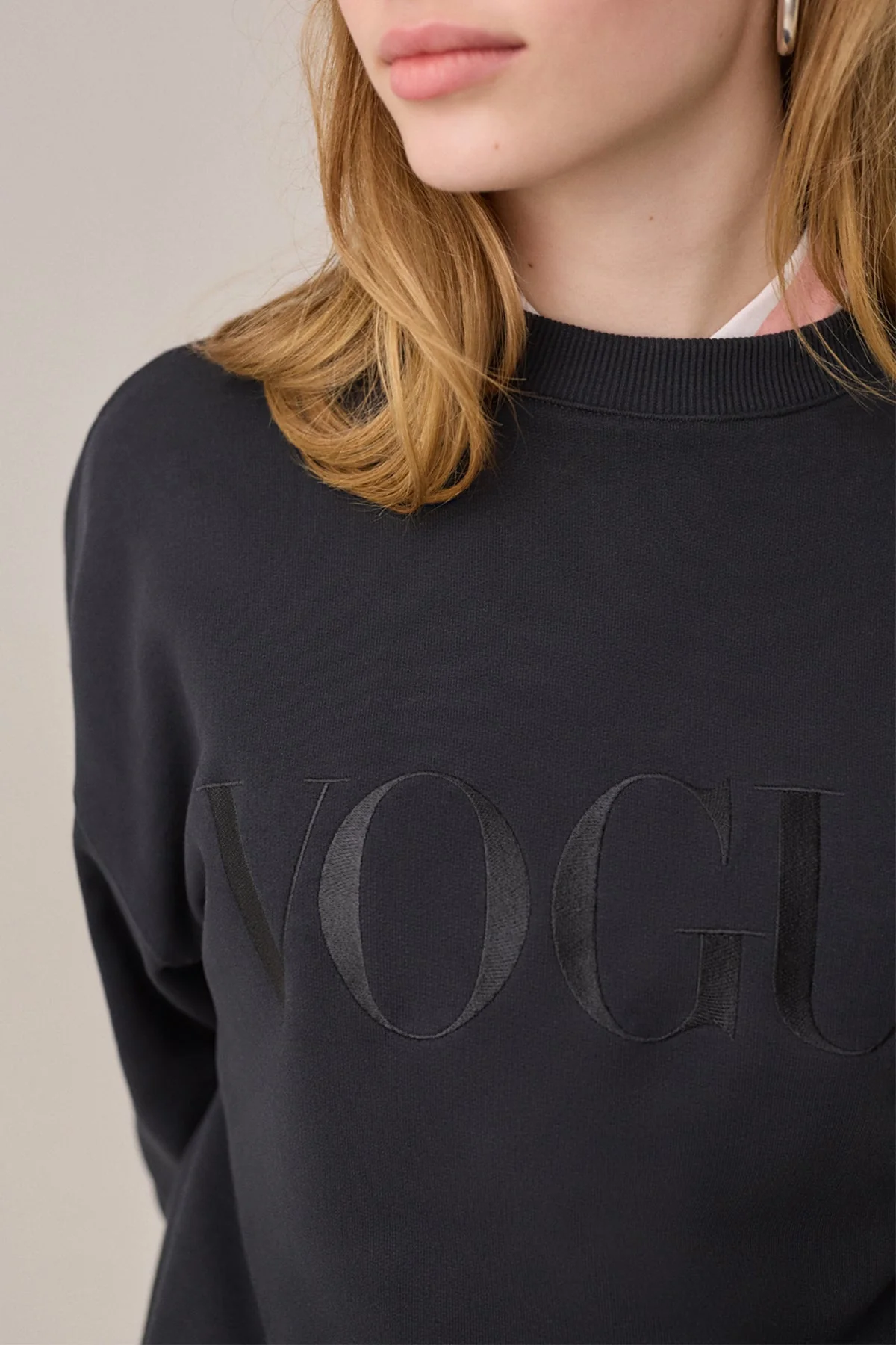 VOGUE Sweatshirt Black Embroidered Logo - Image 4