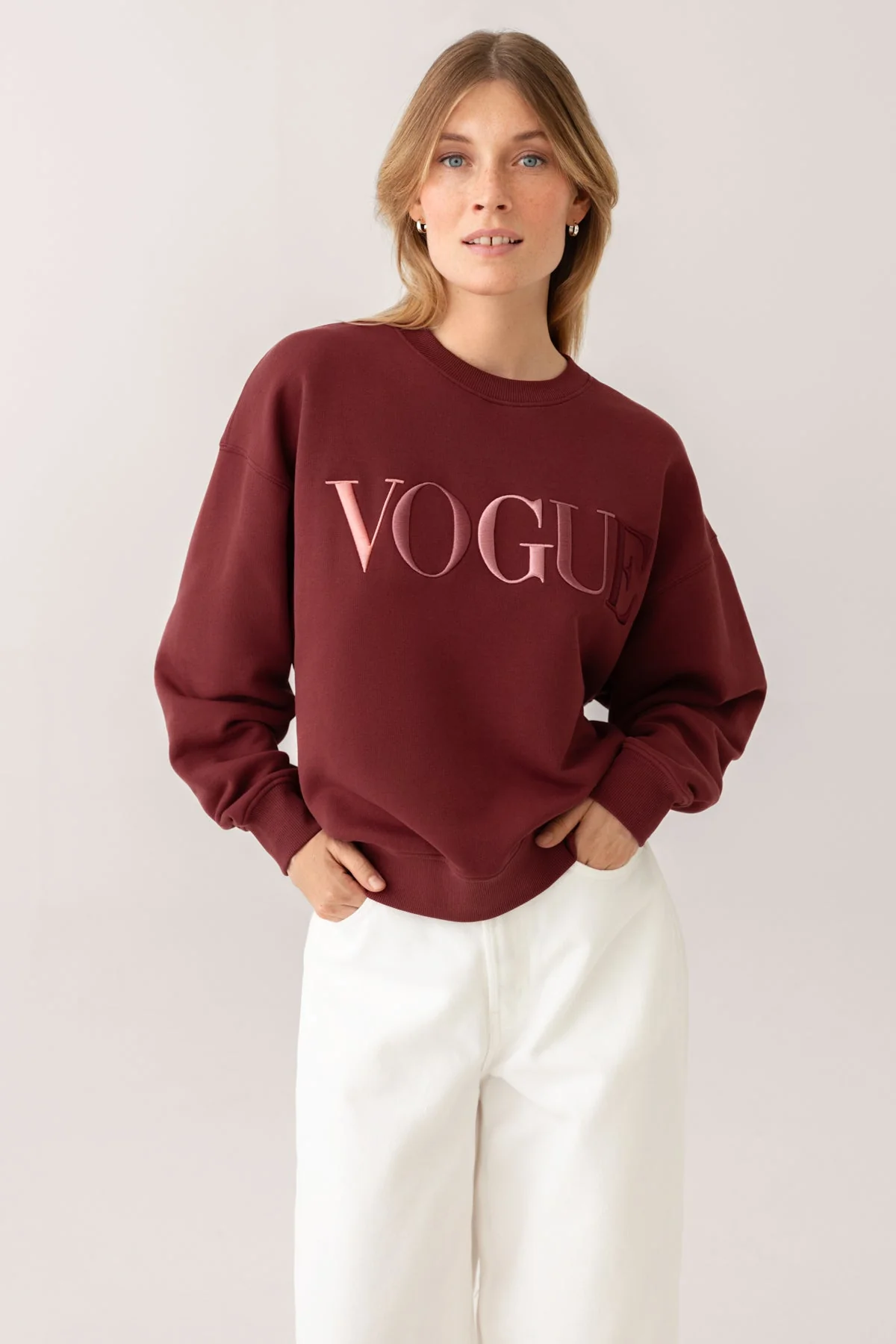 VOGUE Sweatshirt Bordeaux Embroidered Colorful Logo - Image 3