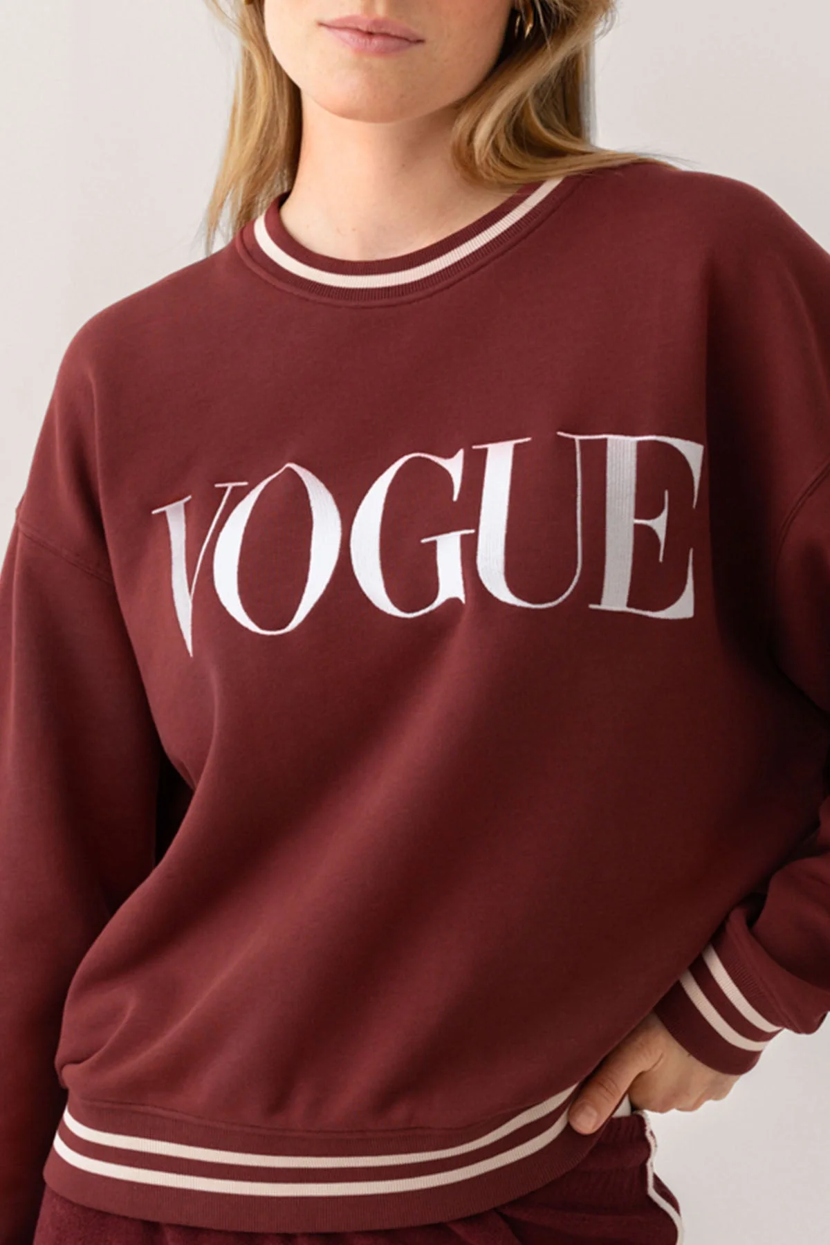 VOGUE Sweatshirt Bordeaux Embroidered Cream Logo - Image 4