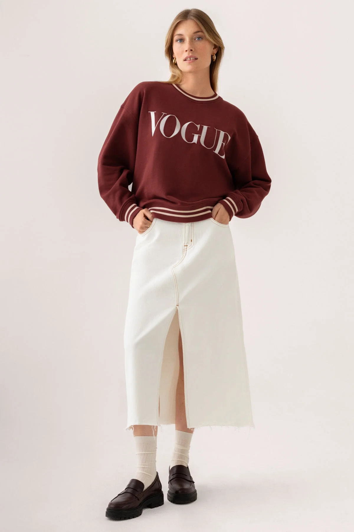 VOGUE Sweatshirt Bordeaux Embroidered Cream Logo - Image 5