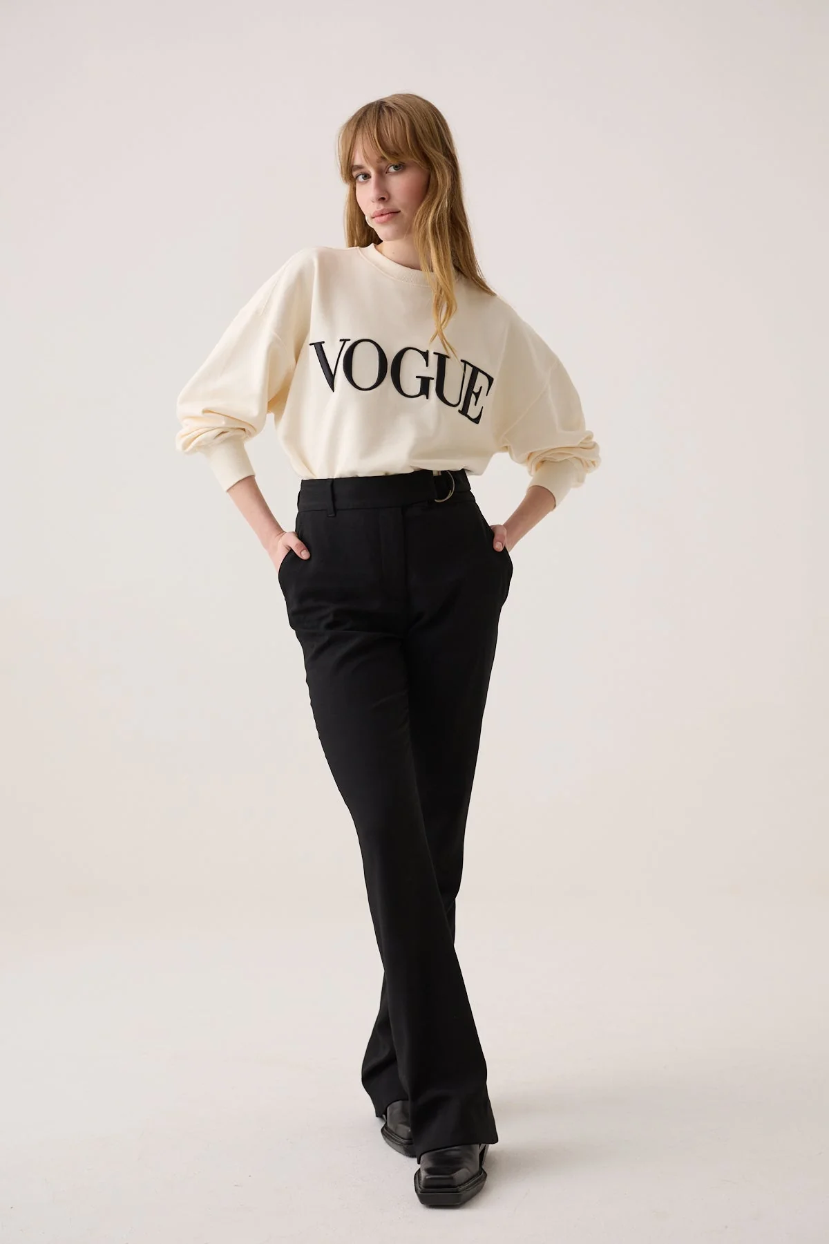 VOGUE Sweatshirt Cream Embroidered Logo - Image 4