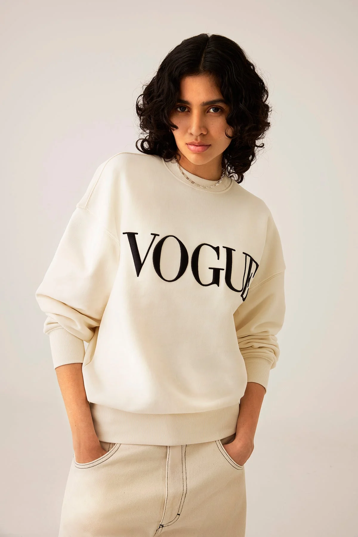 VOGUE Sweatshirt Cream Embroidered Logo - Image 5