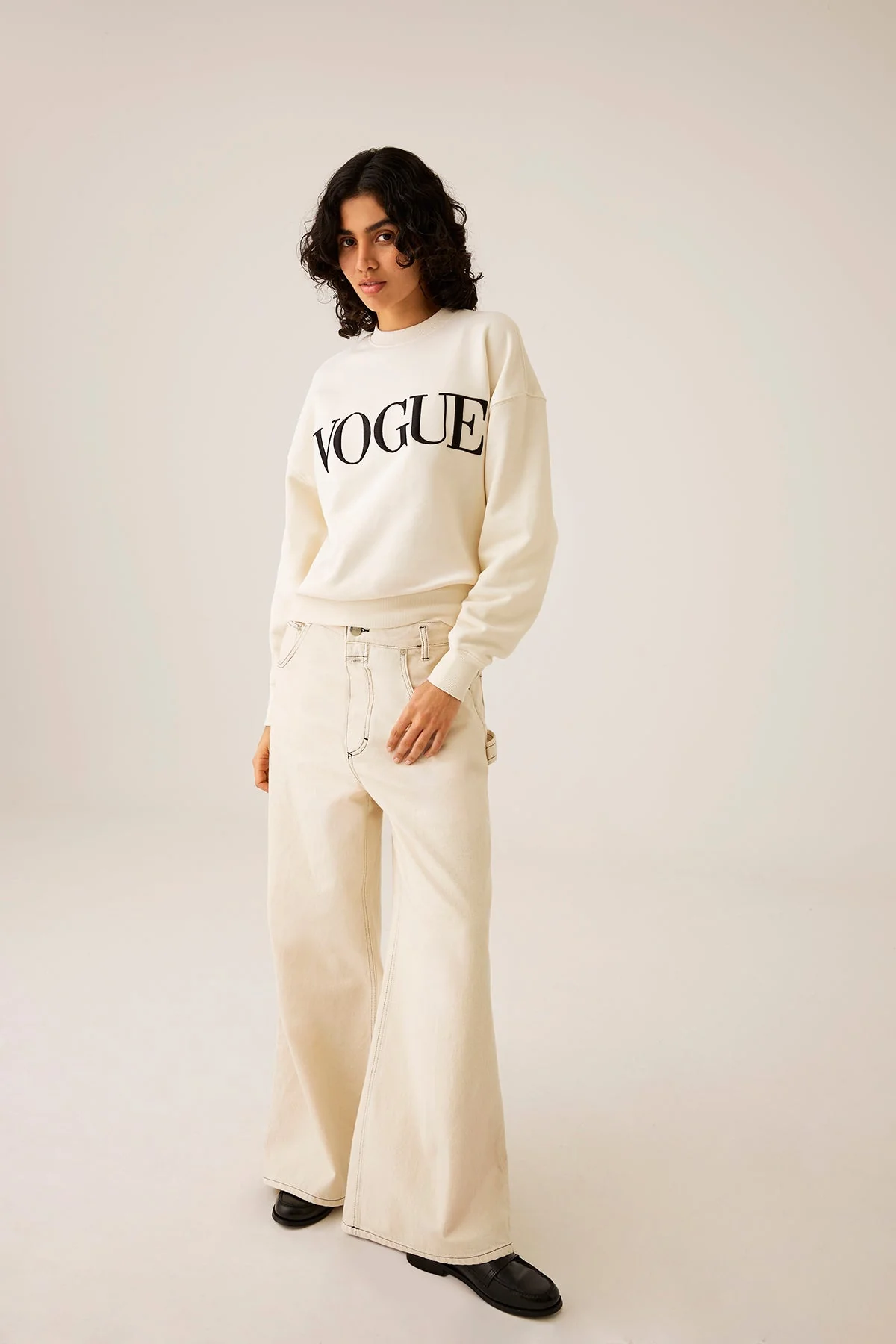 VOGUE Sweatshirt Cream Embroidered Logo - Image 7