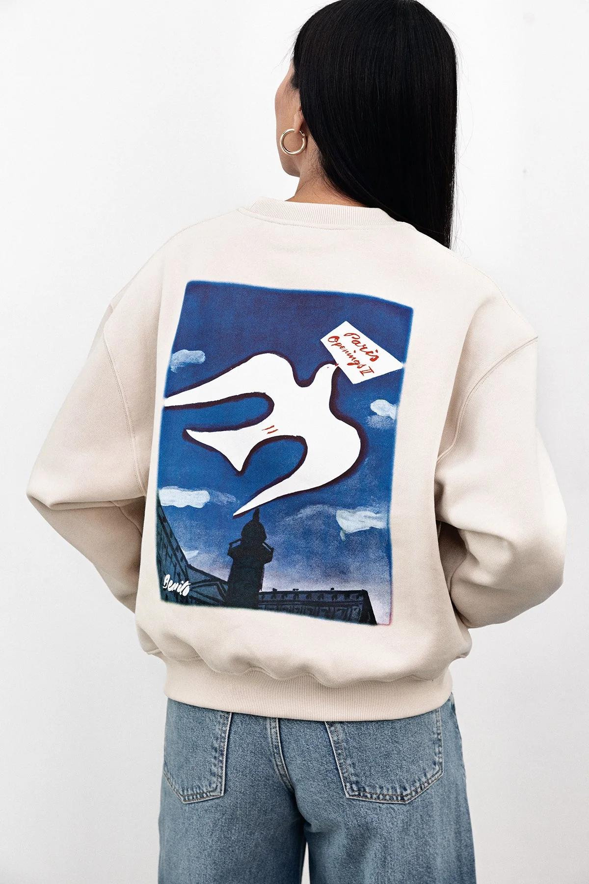 VOGUE Sweatshirt Ecru Cover Print - Image 3