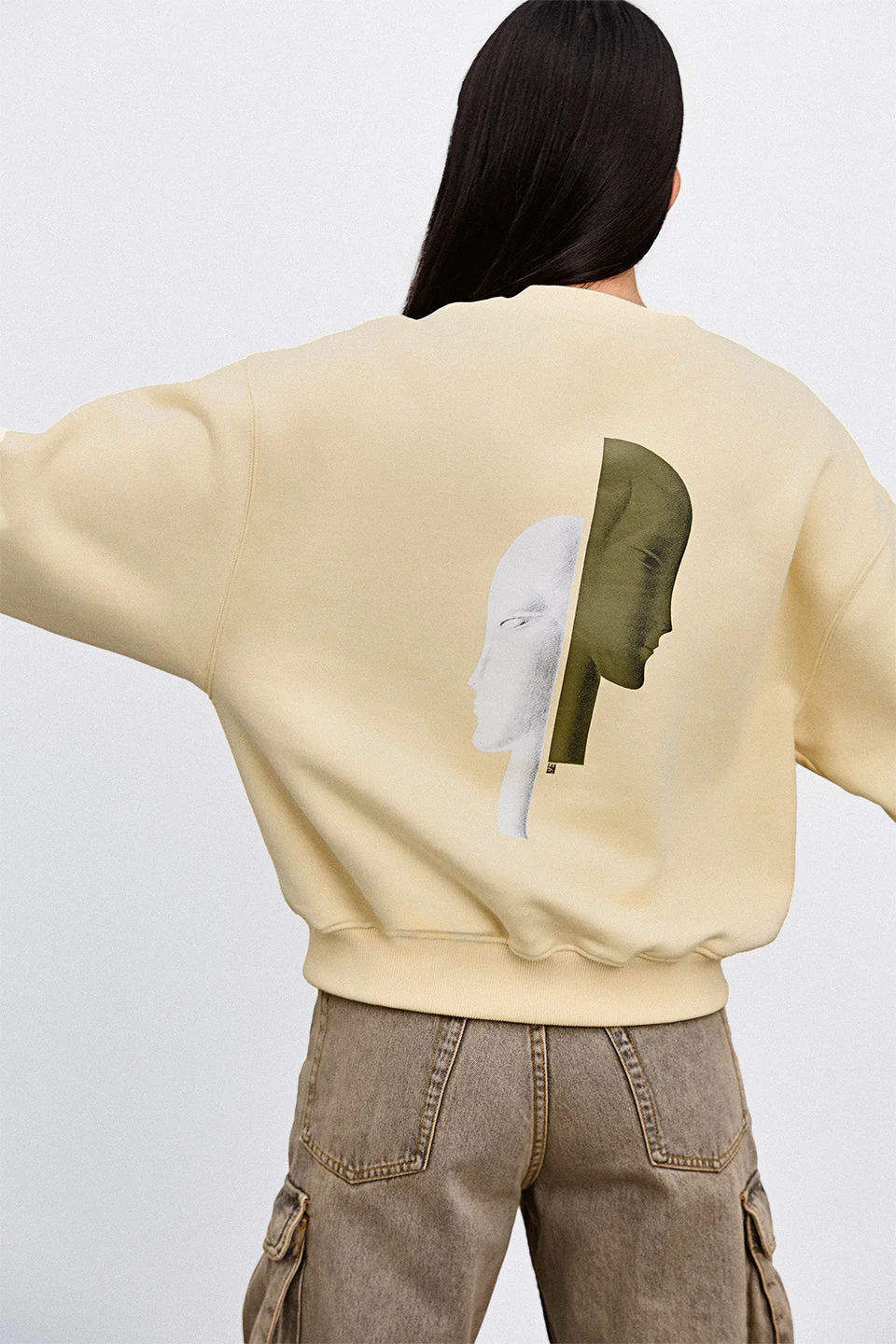 VOGUE Sweatshirt Vanilla Cover Print - Image 3