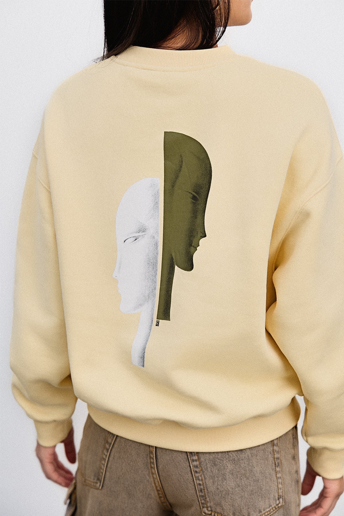 VOGUE Sweatshirt Vanilla Cover Print - Image 5
