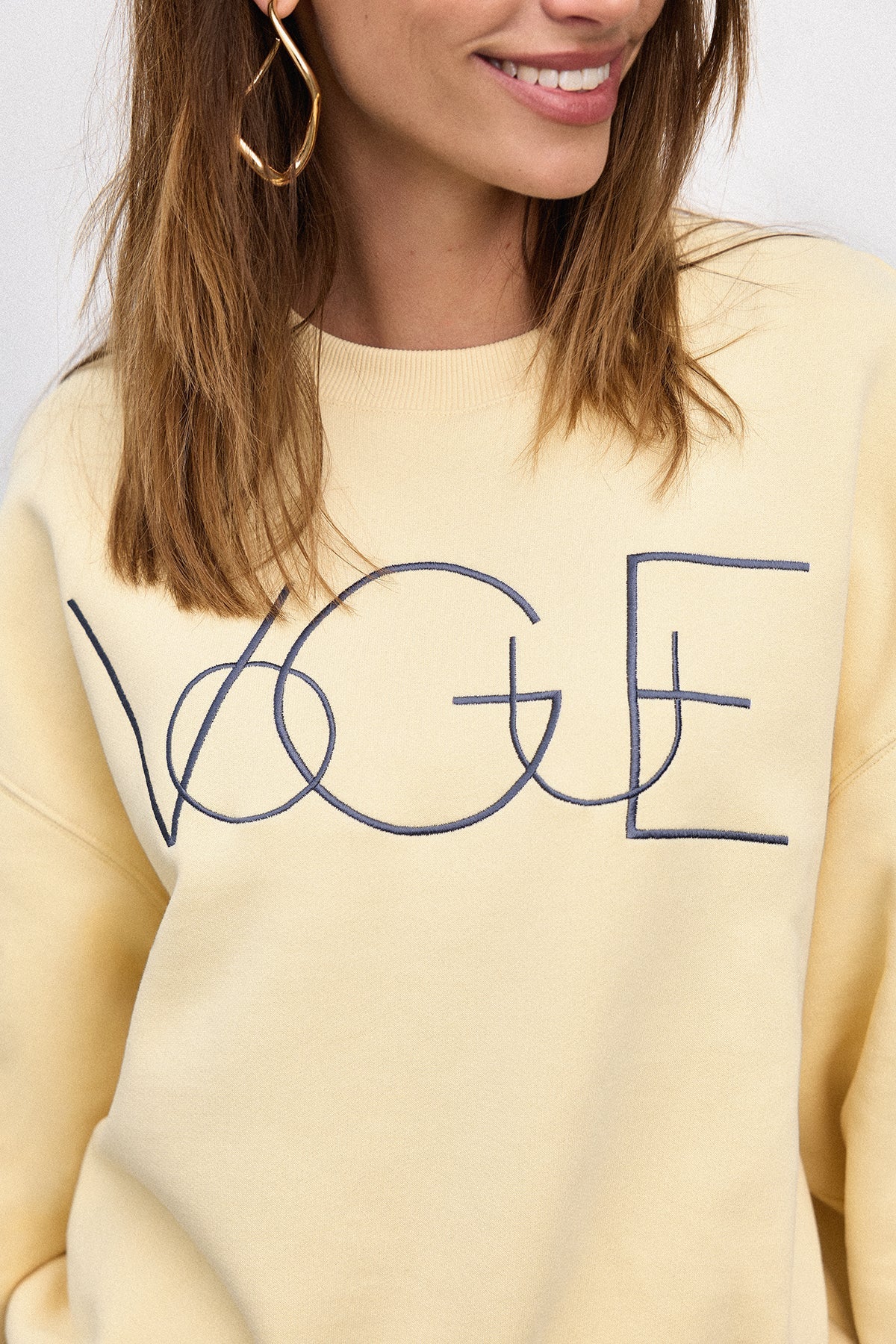VOGUE Sweatshirt Vanilla Embroidered Logo - Image 3