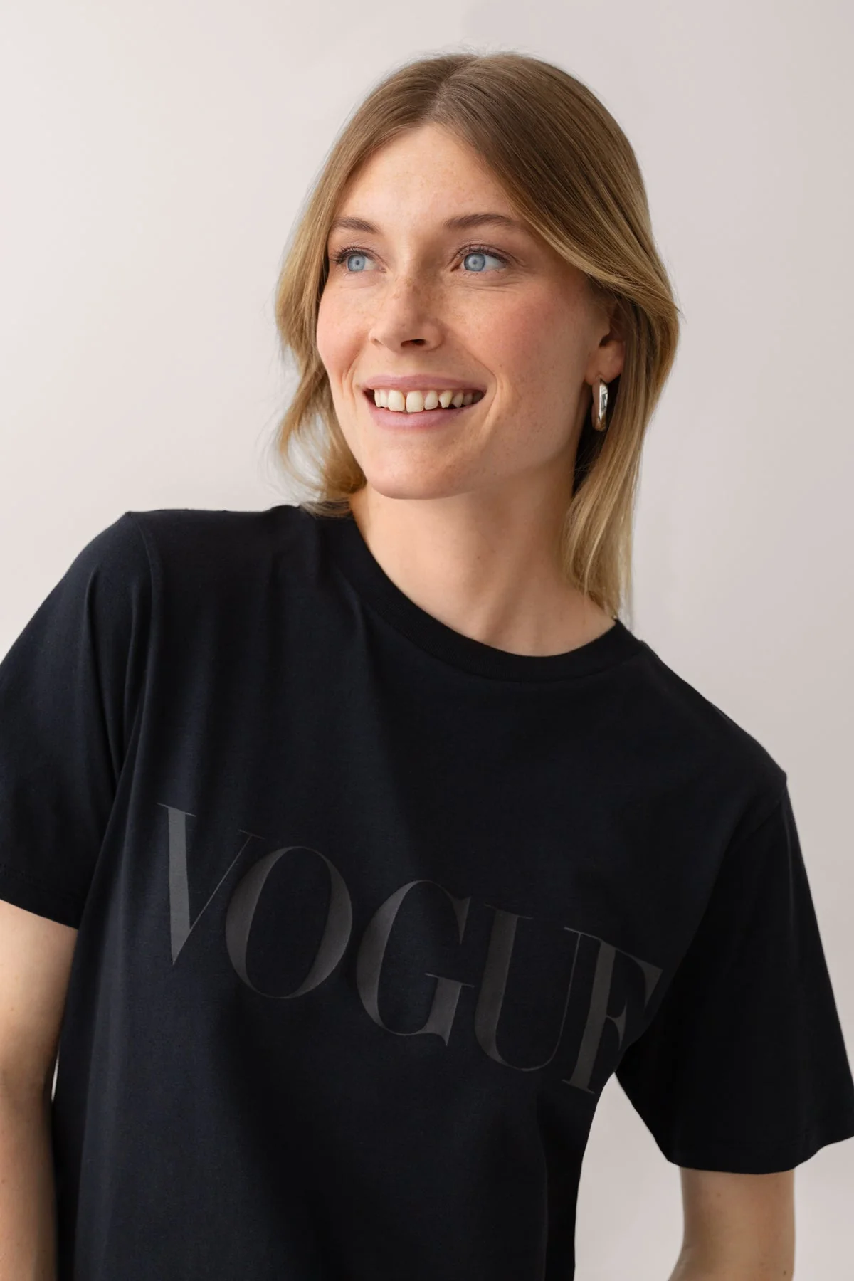 VOGUE T-Shirt Black Tonal Logo - Image 2